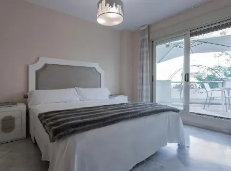 By Puerto Banus - With Parking شقة